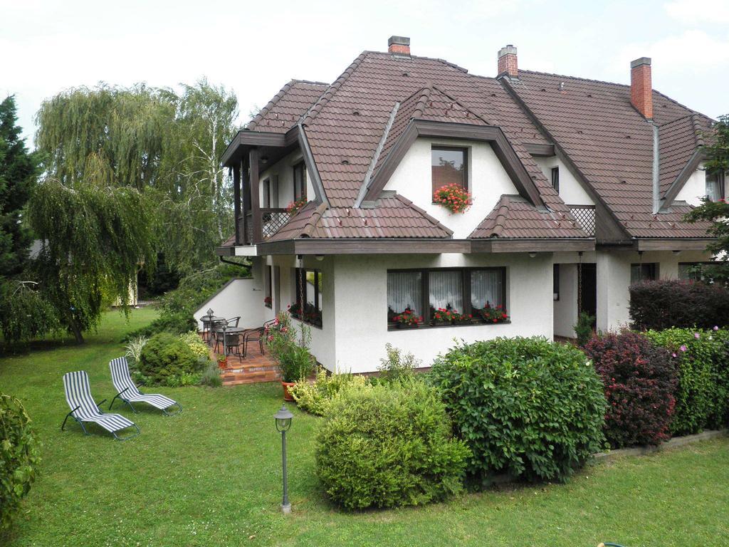 Gruendner Vendeghaz Bed & Breakfast Siófok Eksteriør bilde